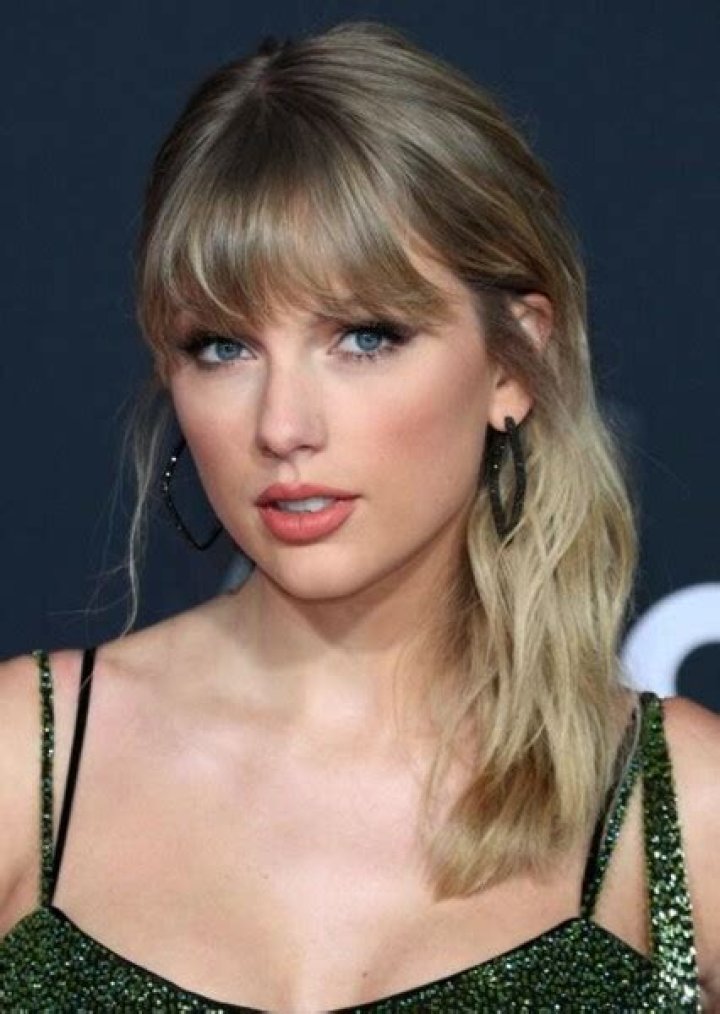 10 Actresses Who Should Play Taylor Swift in a Movie