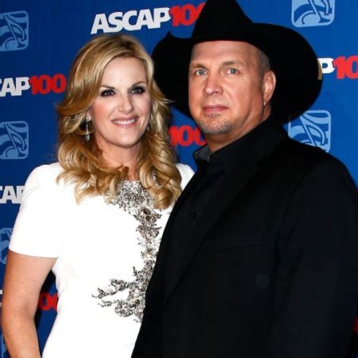 About Garth Brooks Daughters, Wife & Bio