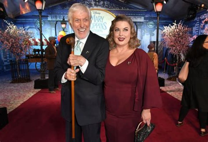 Alan Alda reveals the secret of his 61-year-old marriage to his wife Arlene!