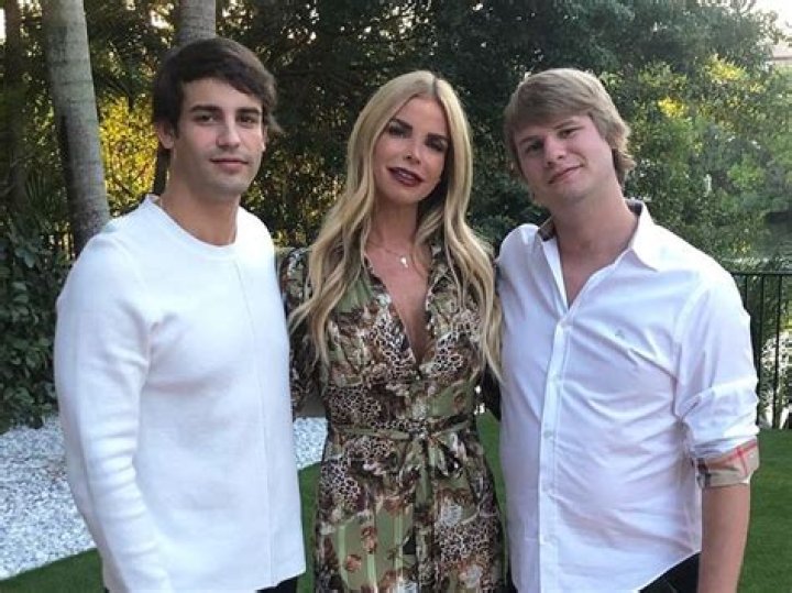 Alexia Echevarria is grieving the death of her mother on her wedding day with Todd Nepola!