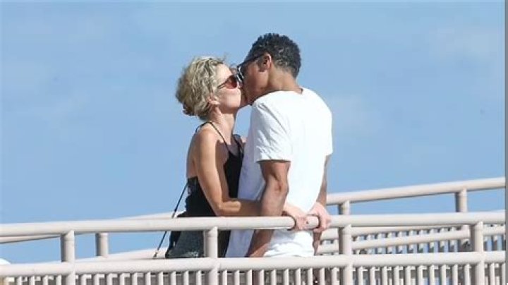 Amy Robach and T.J. Holmes got papped on their vacation in Mexico