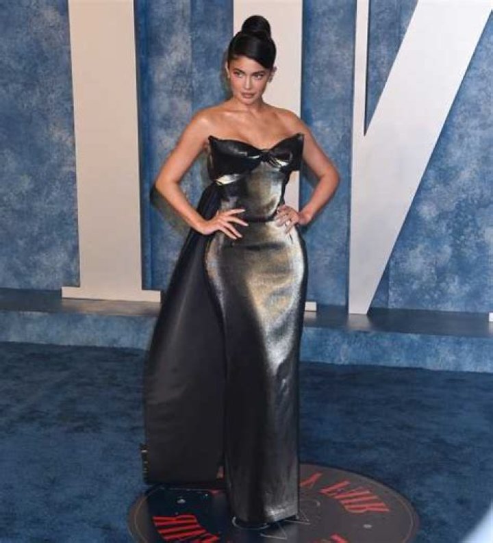 Angela Bassett wore Moschino to the VF Oscar Party, looked unbothered