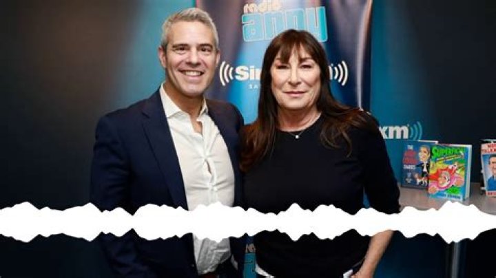 Anjelica Huston’s Vulture interview is a messy, infuriating & fascinating read