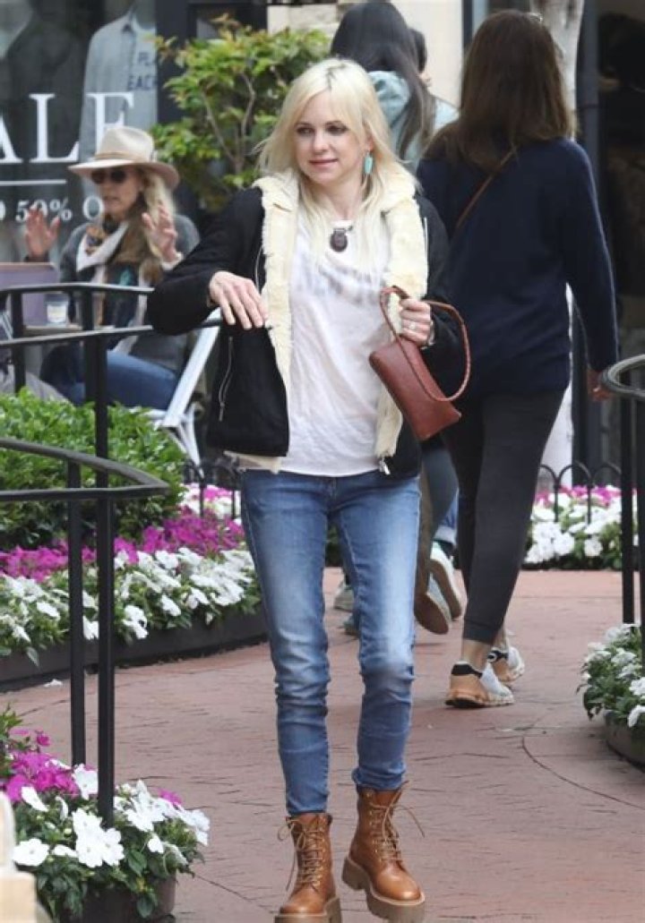 Anna Faris: paparazzi ‘are part of the job. Some celebrities are so mean’