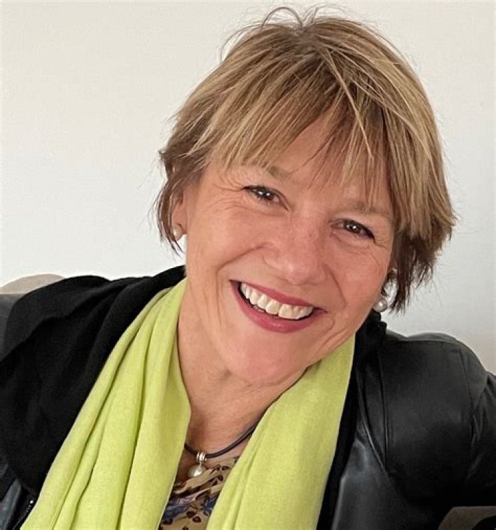 Anne Dudek Bio (Wiki) 