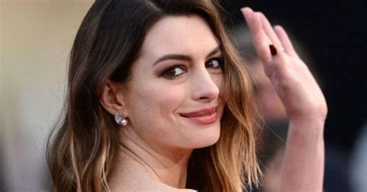 Anne Hathaway is pregnant again & she sent love to people going through ‘infertility hell’