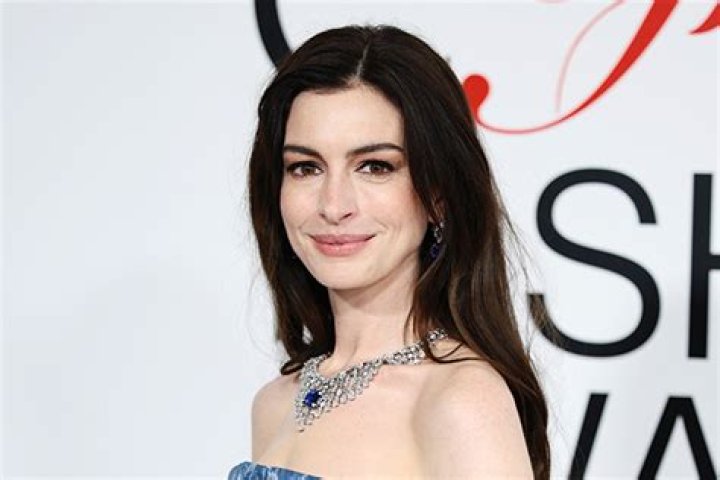 Anne Hathaway Net Worth : Houses & Movies