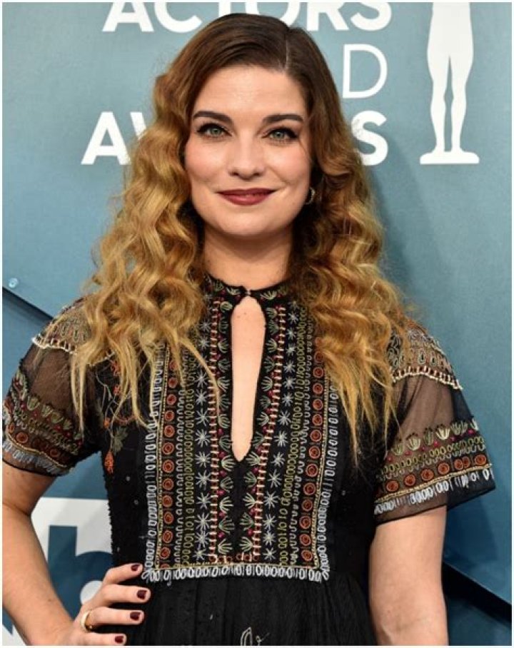 Annie Murphy Net Worth - Wiki, Age, Weight and Height, Relationships, Family, and More