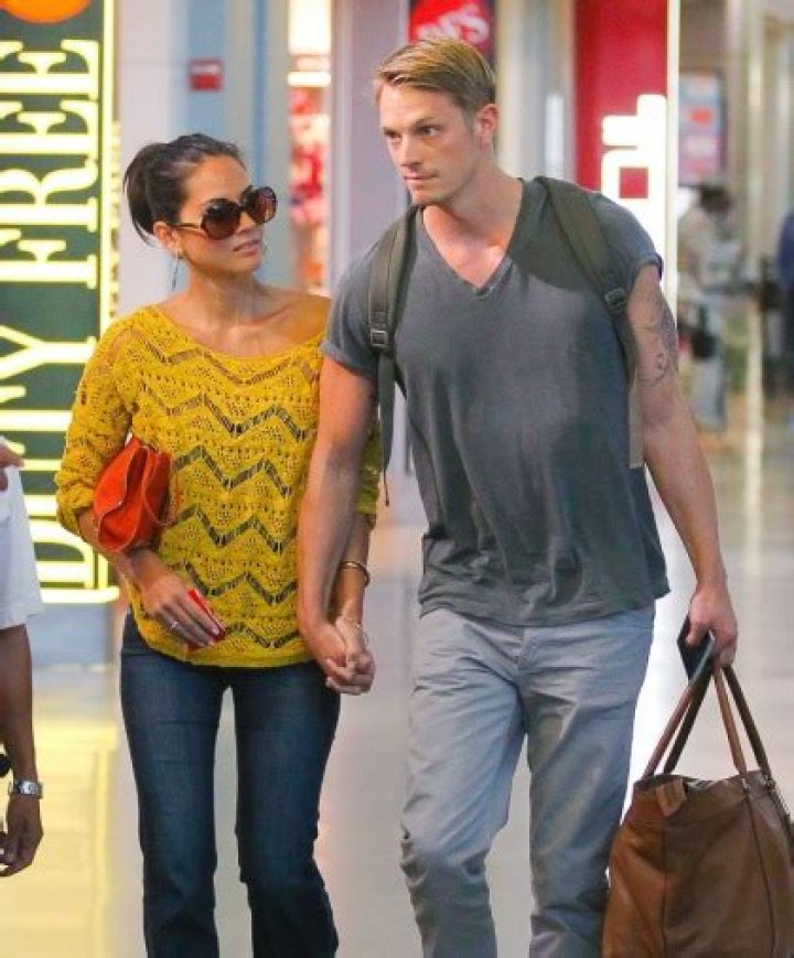 Are Olivia Munn & Joel Kinnaman getting engaged after 7 months together?