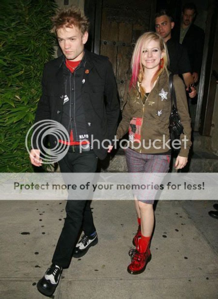 Avril Lavigne’s marriage in trouble as husband parties with other women