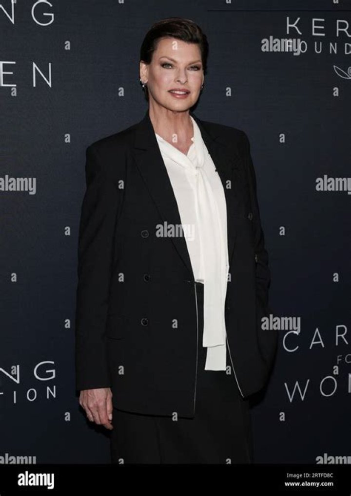 bitchy | Linda Evangelista beim 2. Kering Foundation s Caring for Women Dinner im The Pool, New York, 12.09.2023 *** Linda Evange