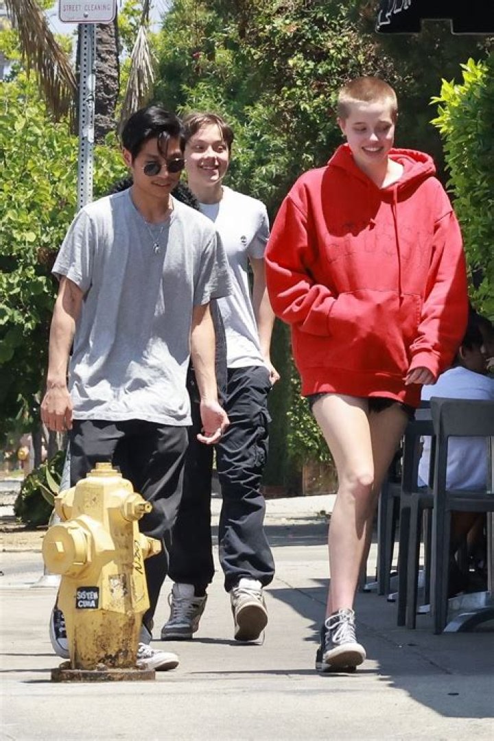 Brad Pitt, Angelina & the boys make a beach appearance in Malibu