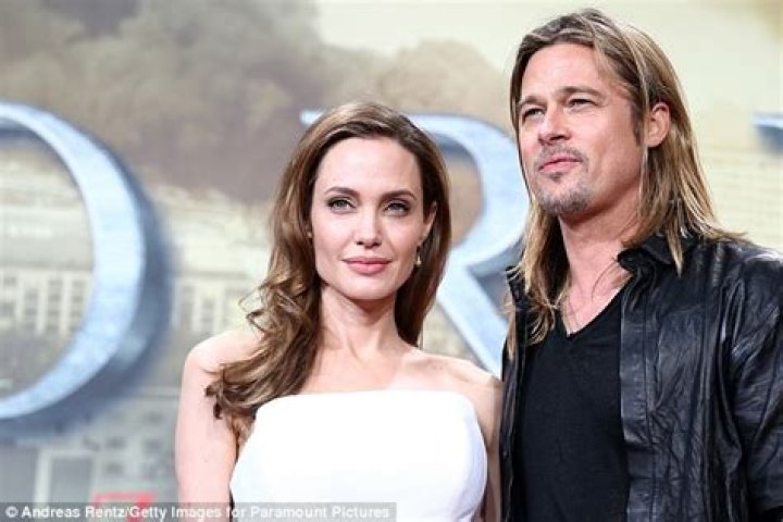 Brad Pitt dropped $300K on a diamond necklace for Angelina Jolie in Hong Kong