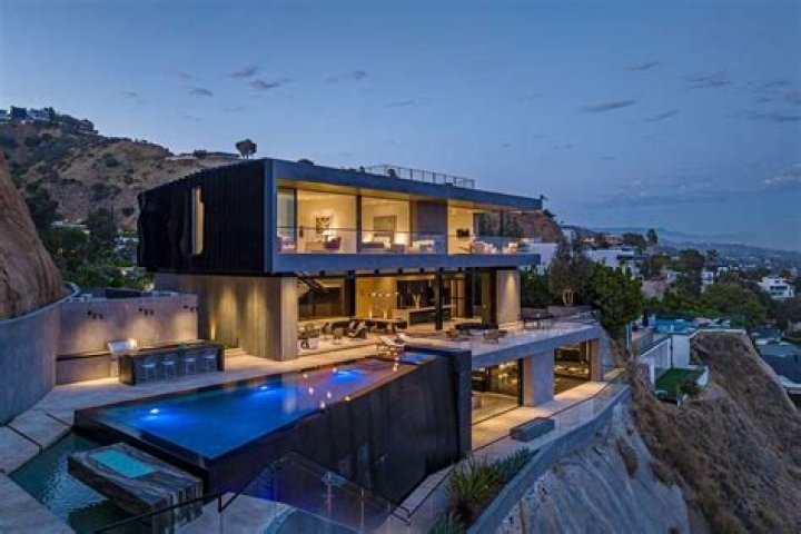 Brangelina allegedly buys a home in Greece, Jennifer Aniston distraught (photos)
