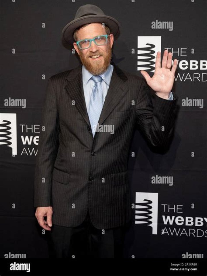 Brian Stelter Bio (Wiki) 