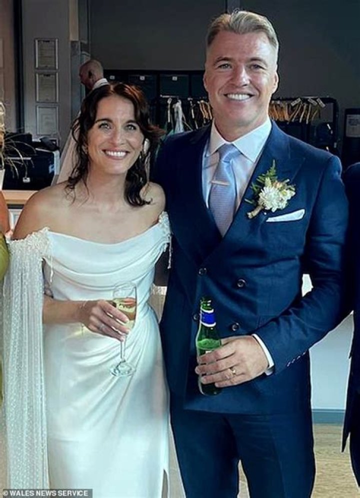 British Actress, Vicky McClure Is Happily Engaged To Her Fiance, Jonny Owen For Two Year. Then When They Are Set To Marry?