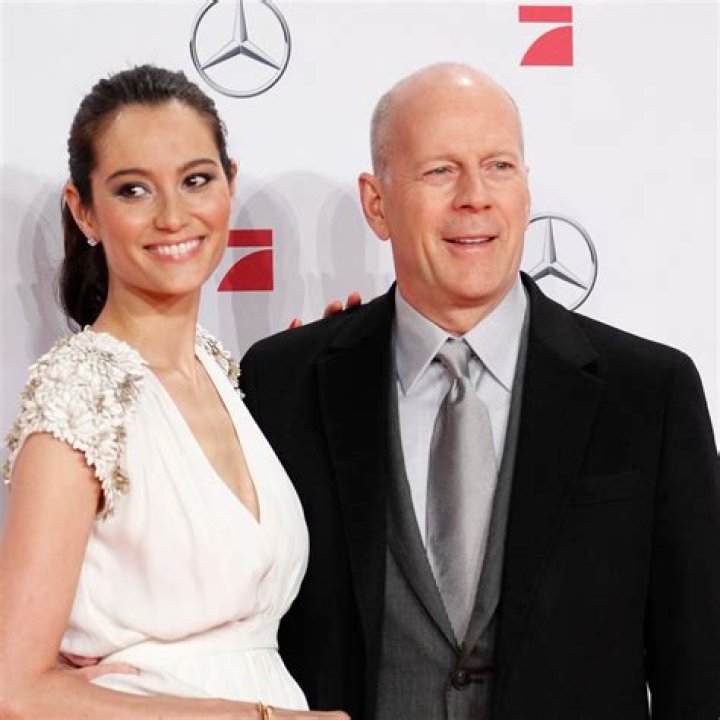 Bruce Willis’ wife couldn’t travel after his daughter played with a hypodermic needle