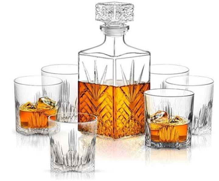 Can you put vodka in a decanter?