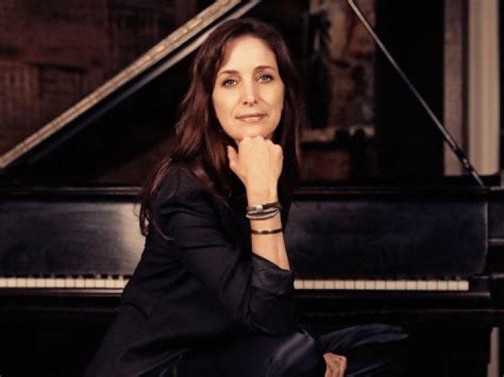 Chantal Kreviazuk Bio (Wiki) 