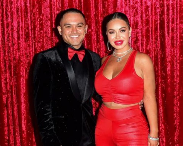 Chiquis Rivera flaunts the romantic dating affairs with boyfriend. Misunderstanding between them or having cool relationship?