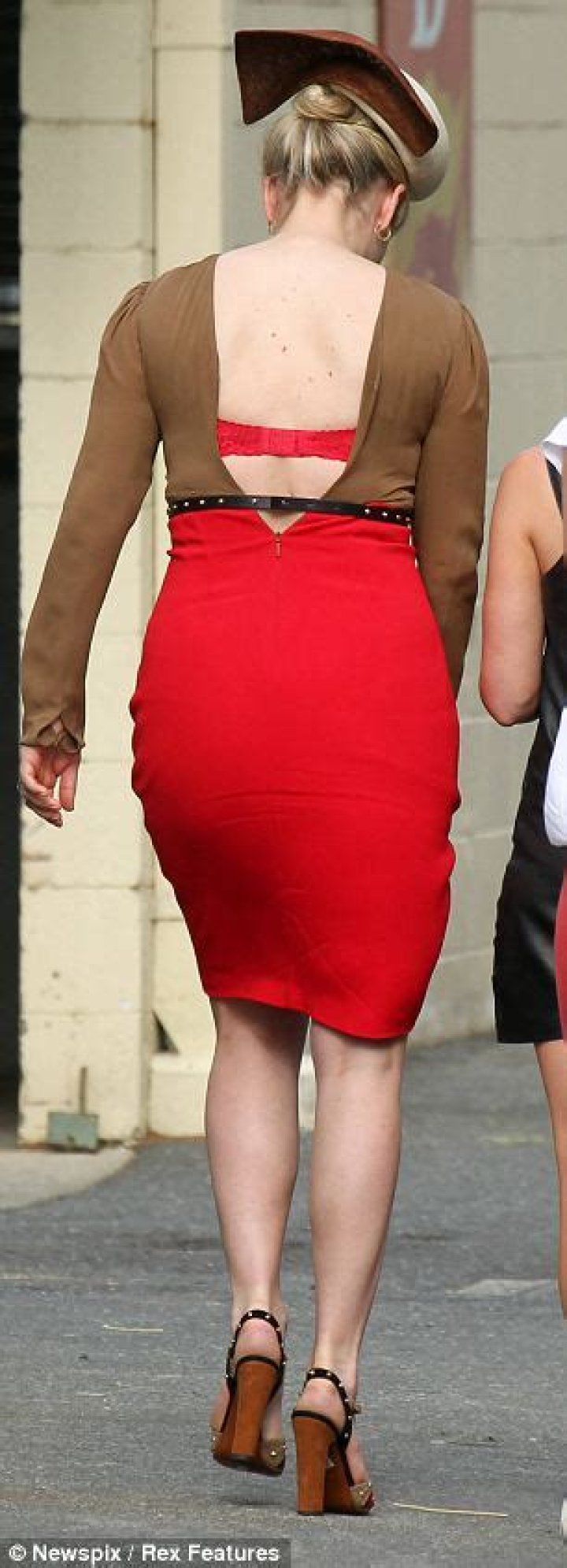 Chloe Sevigny on sample sizes: ‘I try to squeeze into a 0 & it’s really unfair’