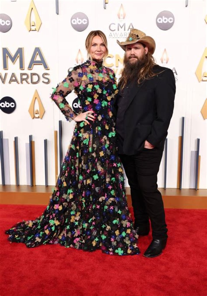 Chris Stapleton and Morgane Stapleton’s arrival of twins announced by Reba McEntire just after he won the award in 53rd ACM. Checkout the entire story
