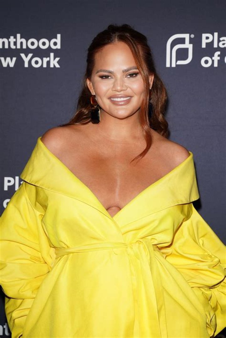 Chrissy Teigen compares herself to Instagram models, cries & thinks she’s inadequate