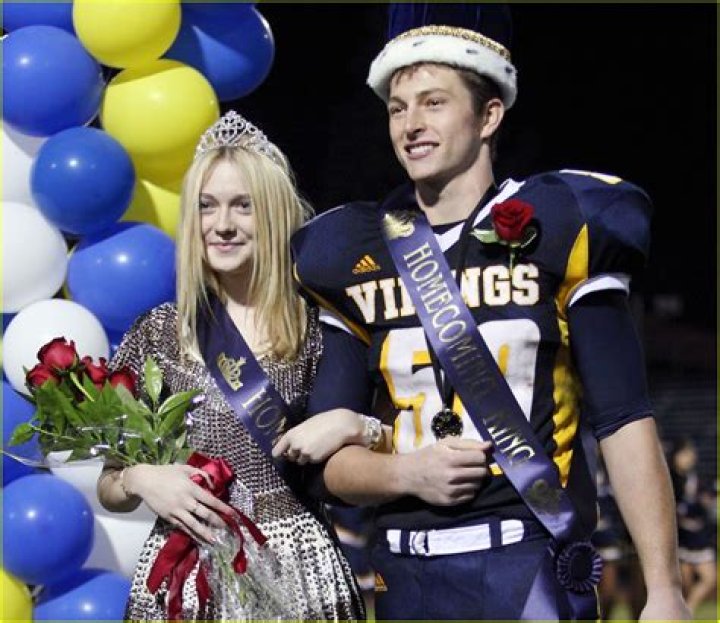 Dakota Fanning crowned homecoming queen at her high school