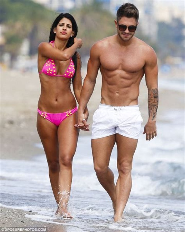 Danielle Fogarty is engaged to her Ex on the Beach boyfriend Ross Worswick!