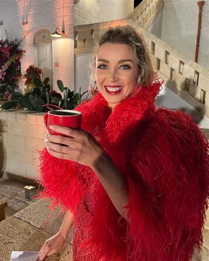 Dannii Minogue Bio (Wiki) 