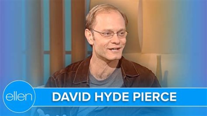 David Hyde Pierce comes out of the closet