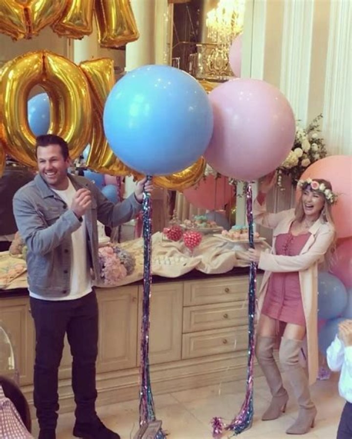 Doug Reinhardt and his girlfriend Mia Irons have a gender reveal party! Mia is expecting twin boys!