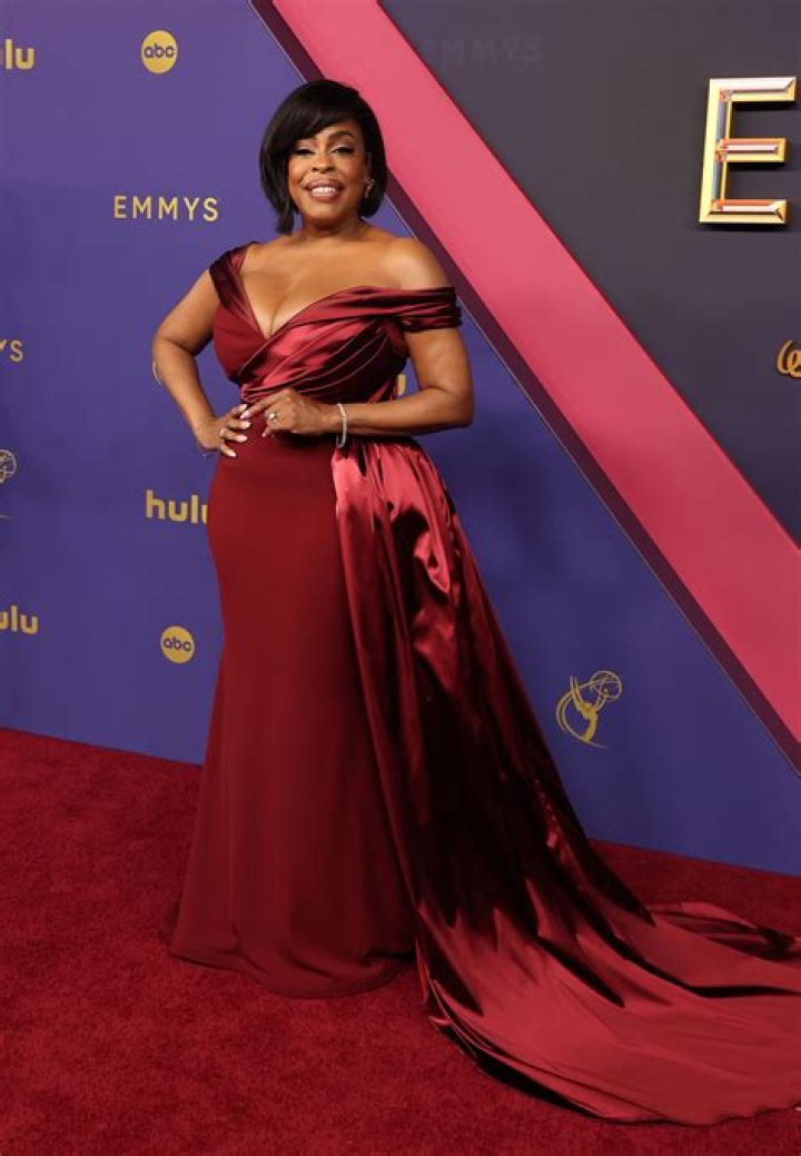 Emmys: Niecy Nash-Betts breaks award show tradition in acceptance speech