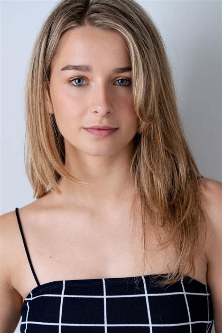 Erin Pitt Bio (Wiki) 