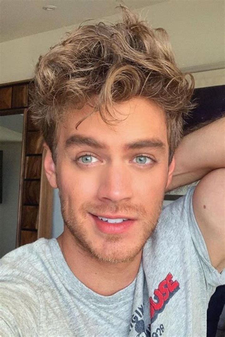 Everything about the Gil actor