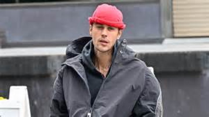 Florida Officer Being Investigated After Trying to Take a Picture of Justin Bieber in Custody