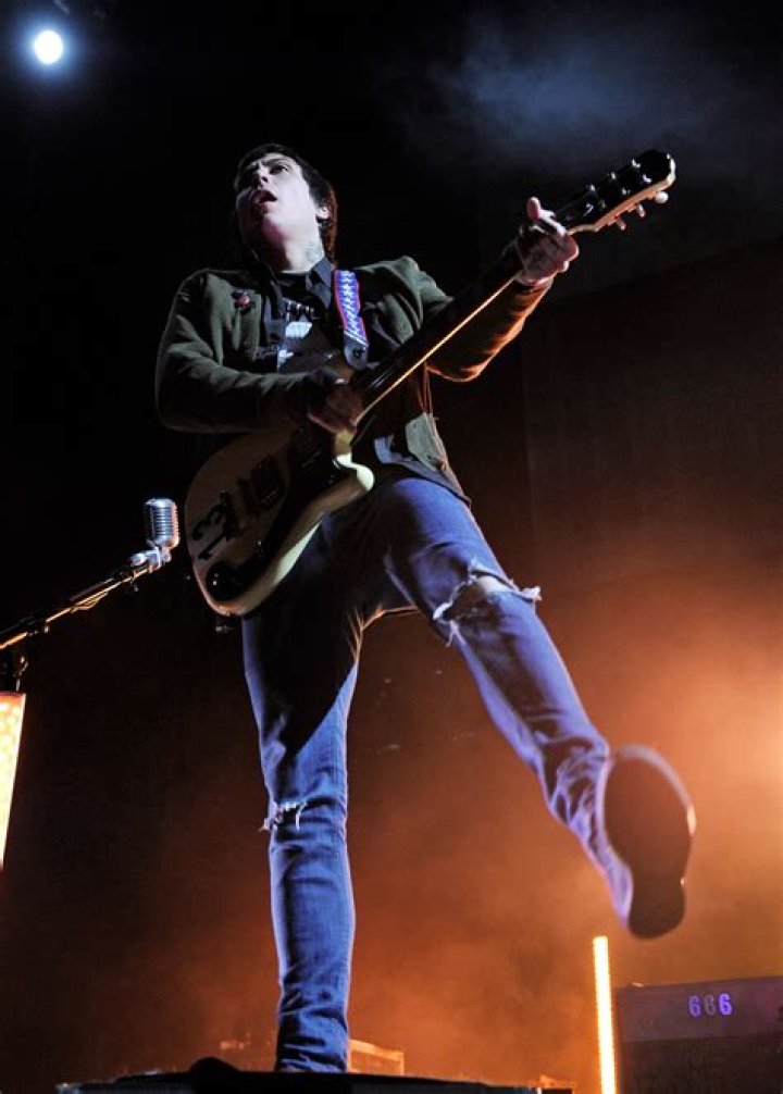 Frank Iero Net Worth - Wiki, Age, Weight and Height, Relationships, Family, and More