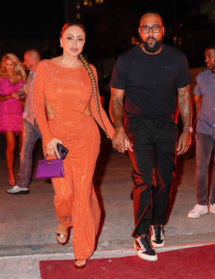 Gerard Butler wants to propose to his Romanian girlfriend & get her pregnant