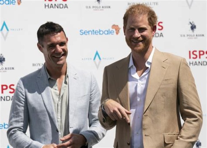 Guardian: A Montecito bookstore has only sold 30 copies of Prince Harry’s ‘Spare’!