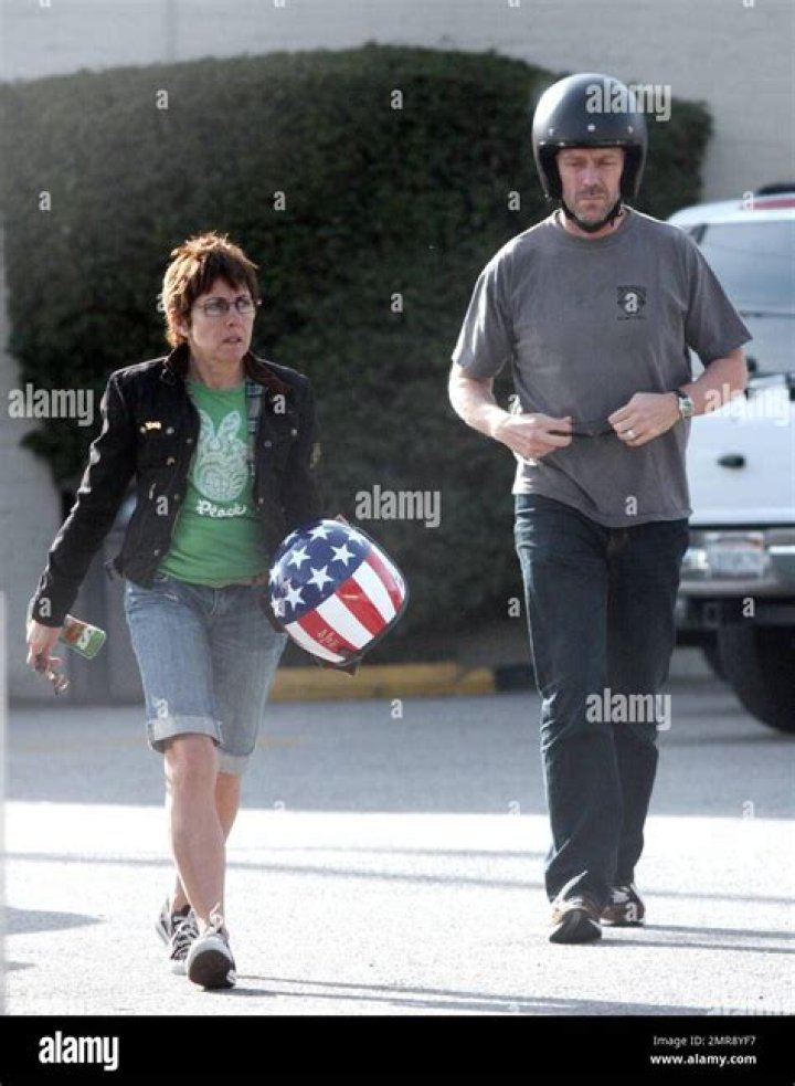 Hugh Laurie’s family to move to LA; gets $17.5 mill contract for ‘House’