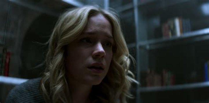 Is Elizabeth Lail (Beck) in You season 4 part 2?