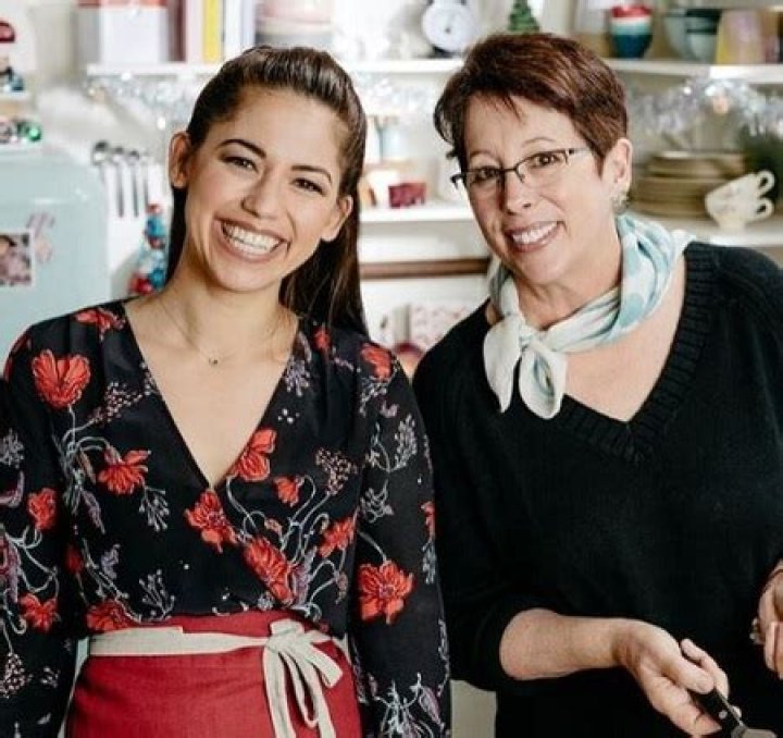 Is Jody Yeh Mother of Molly Yeh Married or Single? Know her Net Worth