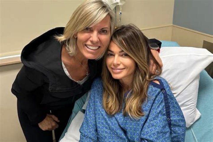 Is Sandy Yawn married! Who is her partner? Find about her health