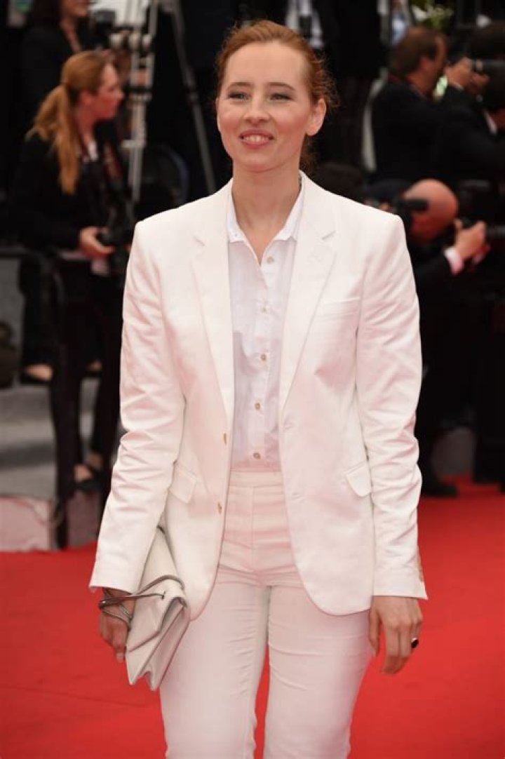 Isild Le Besco Net Worth - Wiki, Age, Weight and Height, Relationships, Family, and More