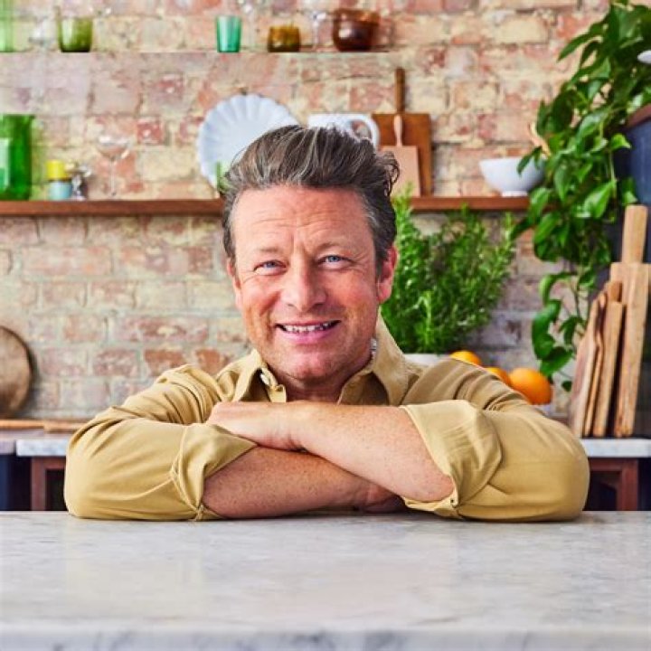 Jamie Oliver’s Net Worth : Controversy & Career