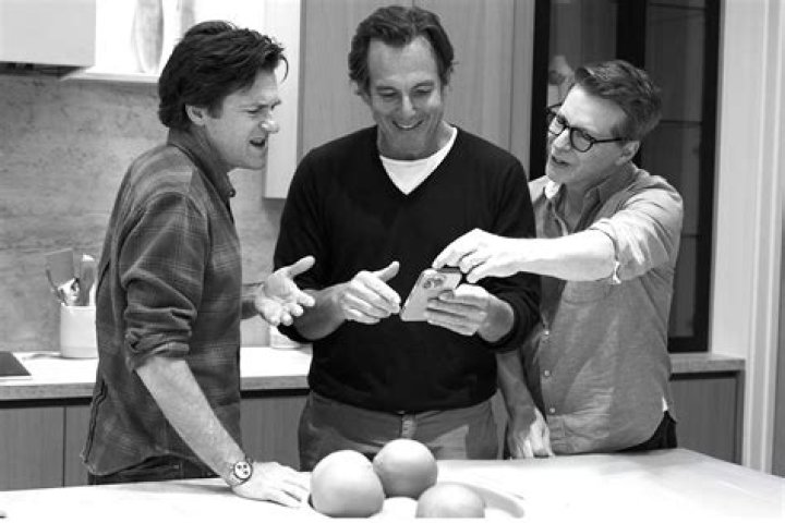 Jason Bateman & Will Arnett hold hands in NYC: the best photo op ever?