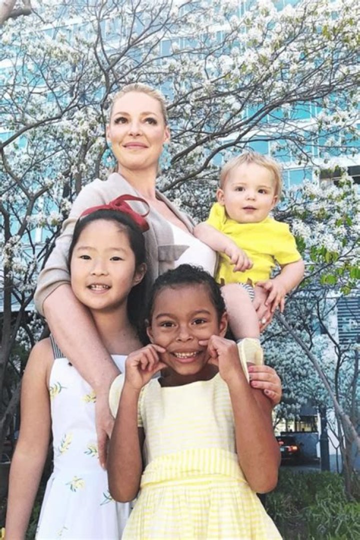 Jenna Jameson, give birth to her third child as a baby girl; Reveals the good news through Instagram