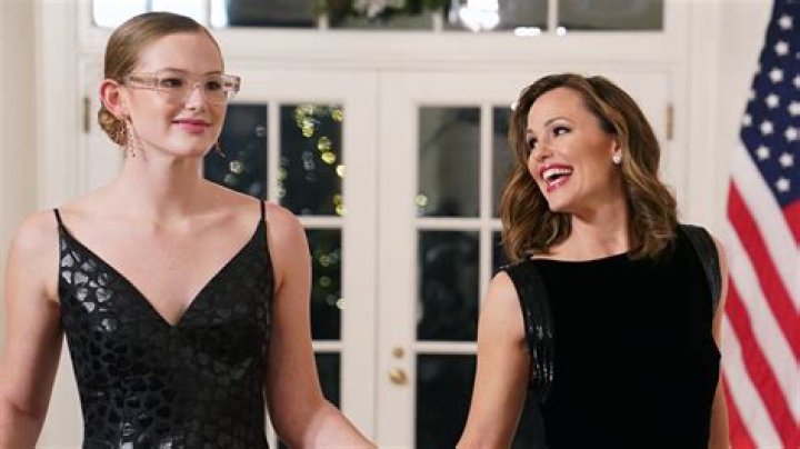 Jennifer Garner is returning to TV in a Party Down revival on Starz