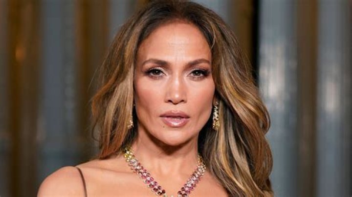 Jennifer Lopez’s makeup artist is pissed at her again