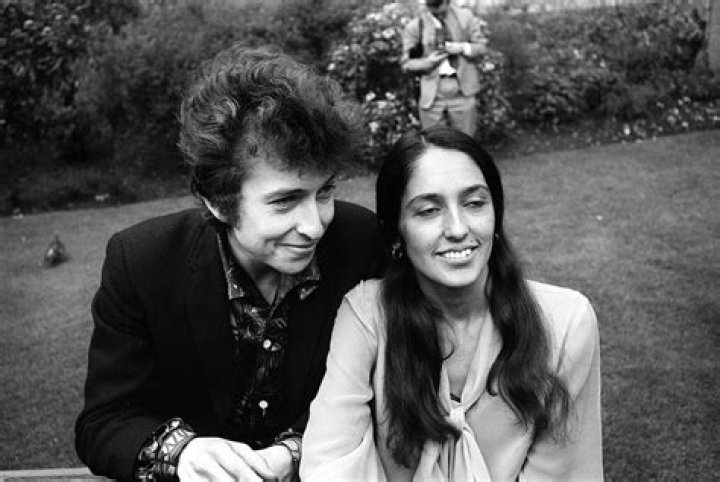 Joan Baez Bio (Wiki) 